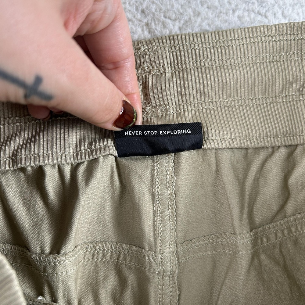The North Face Shorts Womens Size Medium Beige Quick Dry Hiking Athletic 4" - Picture 8 of 15